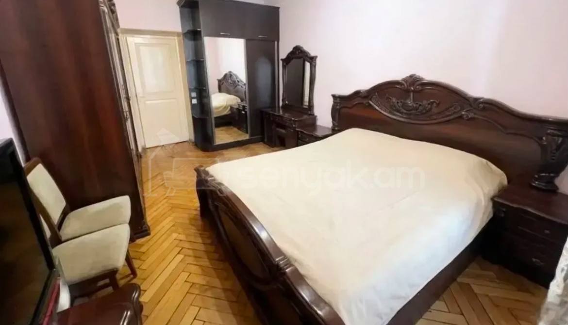 3 Սենյականոց Բնակարան Քարե Շենքում, 90քմ, 2/5 հարկ, Նորմալ Վիճակում