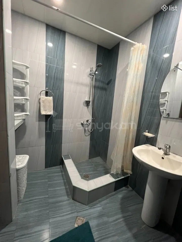 4 Սենյականոց Բնակարան Քարե Շենքում, 80քմ, 2/6 հարկ, Կոսմետիկ Վերանորոգված, Կահավորված, Արևկող