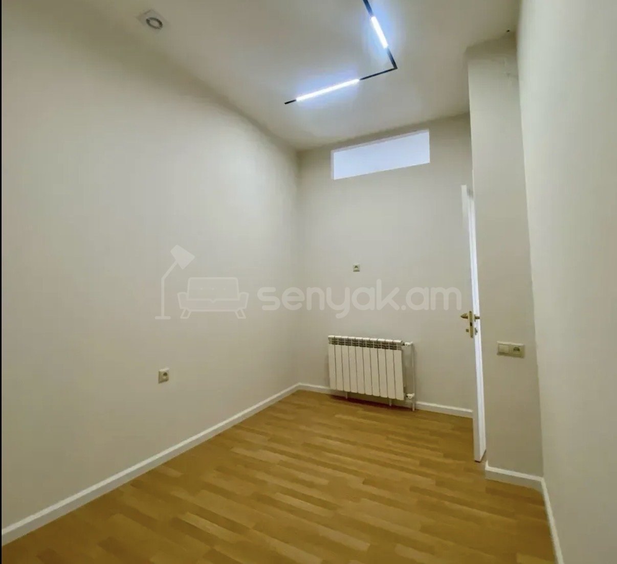 4 Սենյականոց Բնակարան Քարե Շենքում, 90քմ, 4/4 հարկ, Կապիտալ Վերանորոգված
