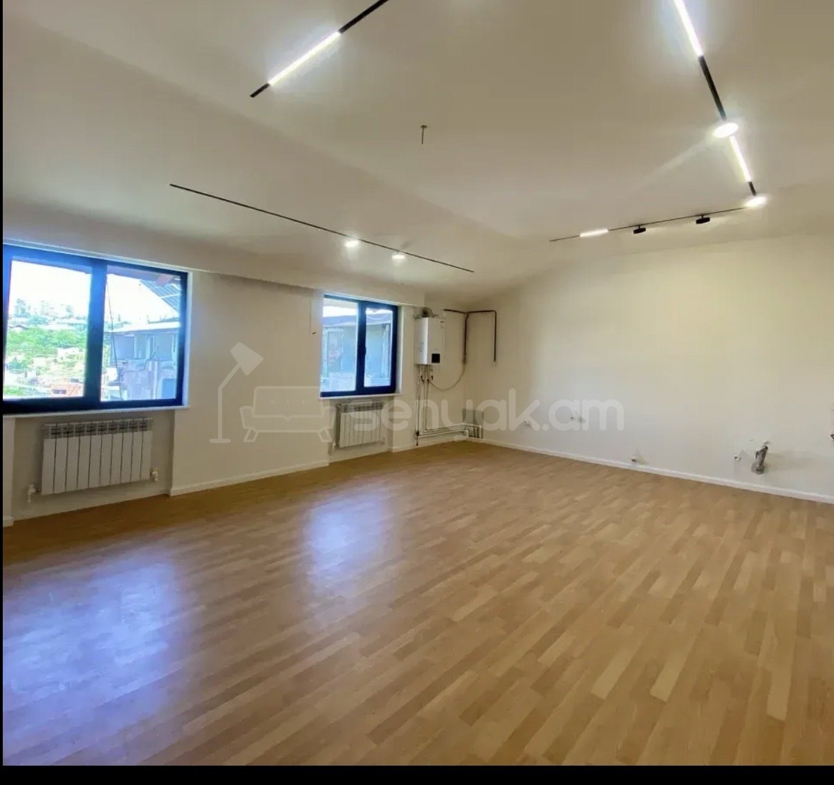 4 Սենյականոց Բնակարան Քարե Շենքում, 90քմ, 4/4 հարկ, Կապիտալ Վերանորոգված