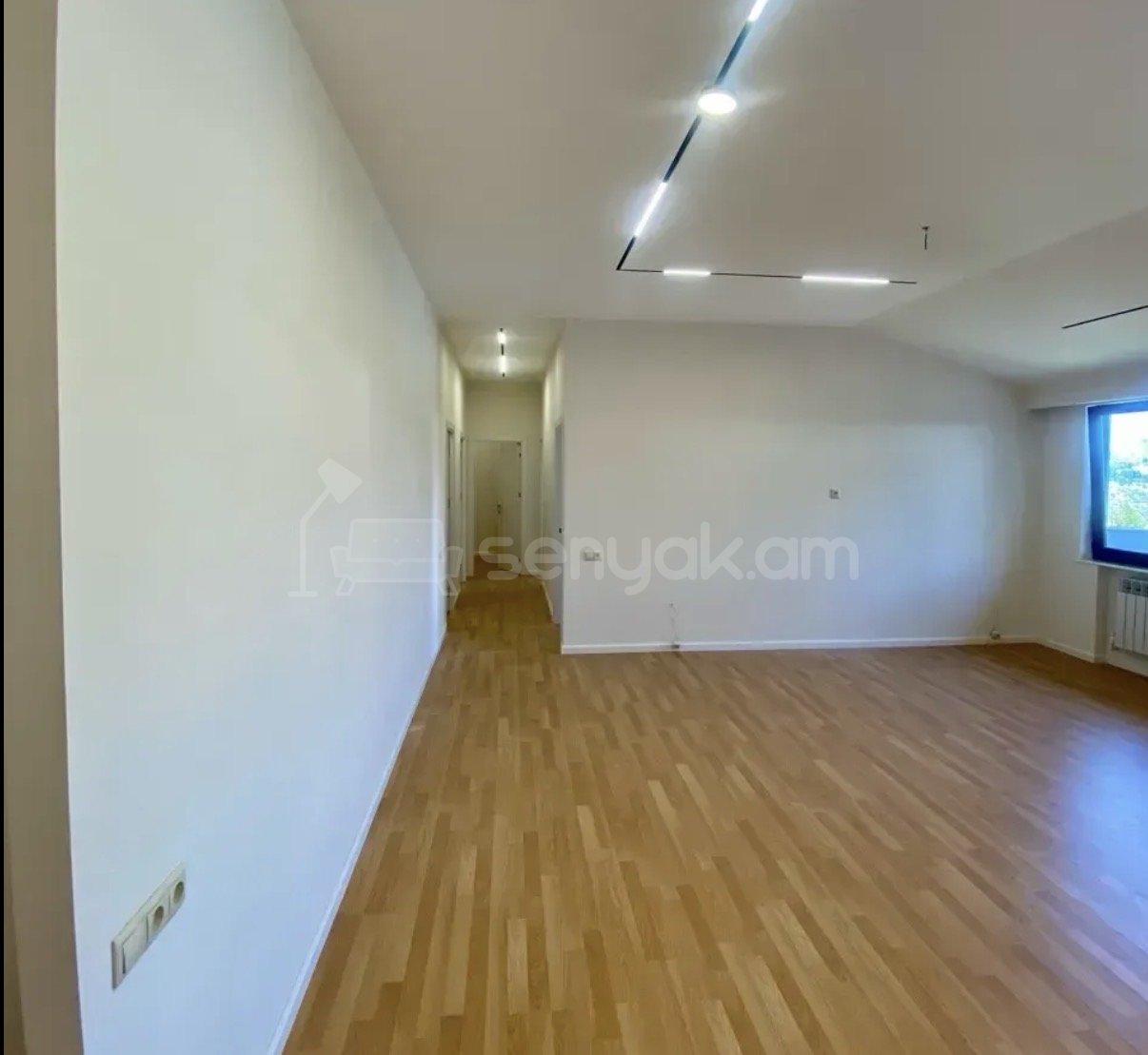 4 Սենյականոց Բնակարան Քարե Շենքում, 90քմ, 4/4 հարկ, Կապիտալ Վերանորոգված