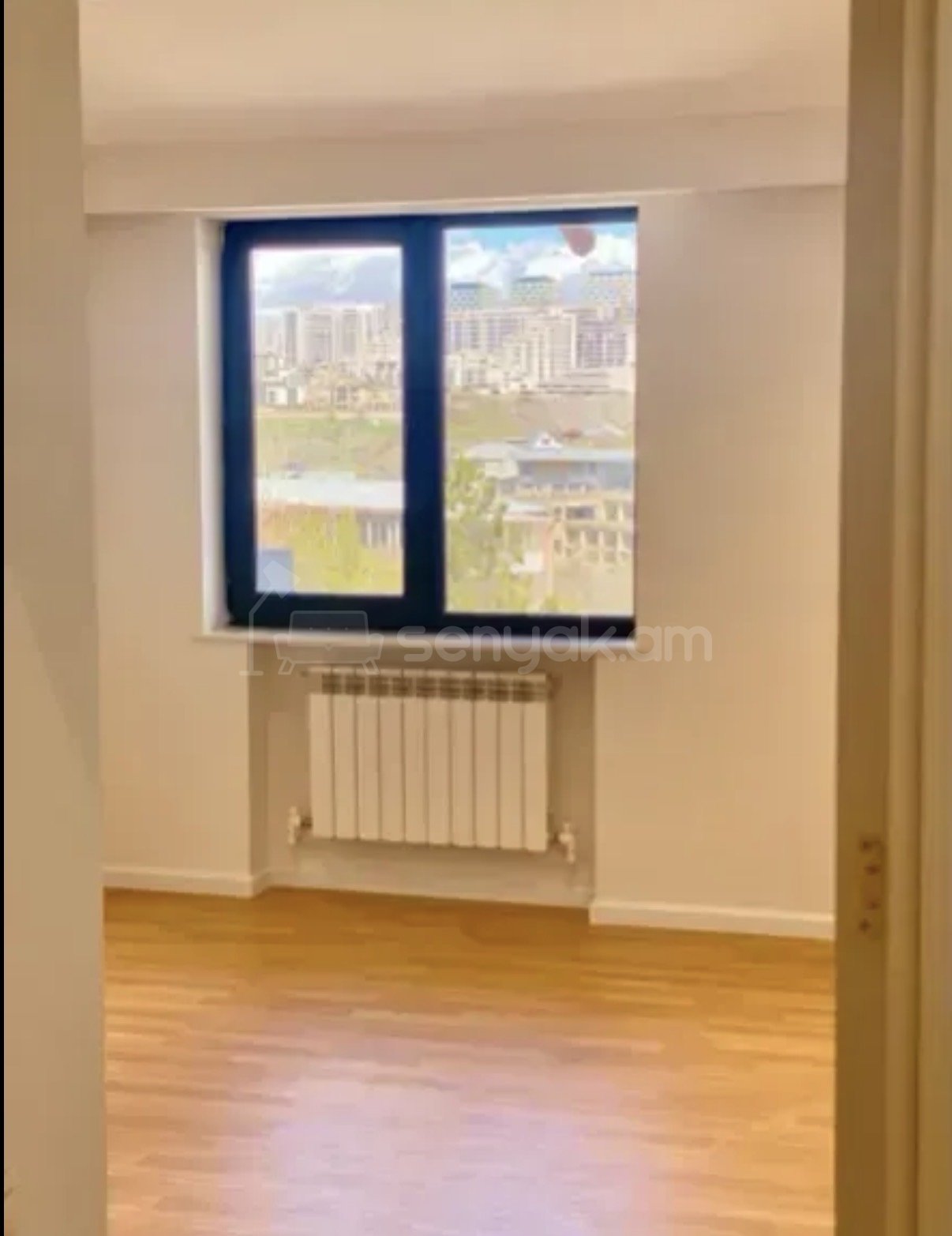 4 Սենյականոց Բնակարան Քարե Շենքում, 90քմ, 4/4 հարկ, Կապիտալ Վերանորոգված