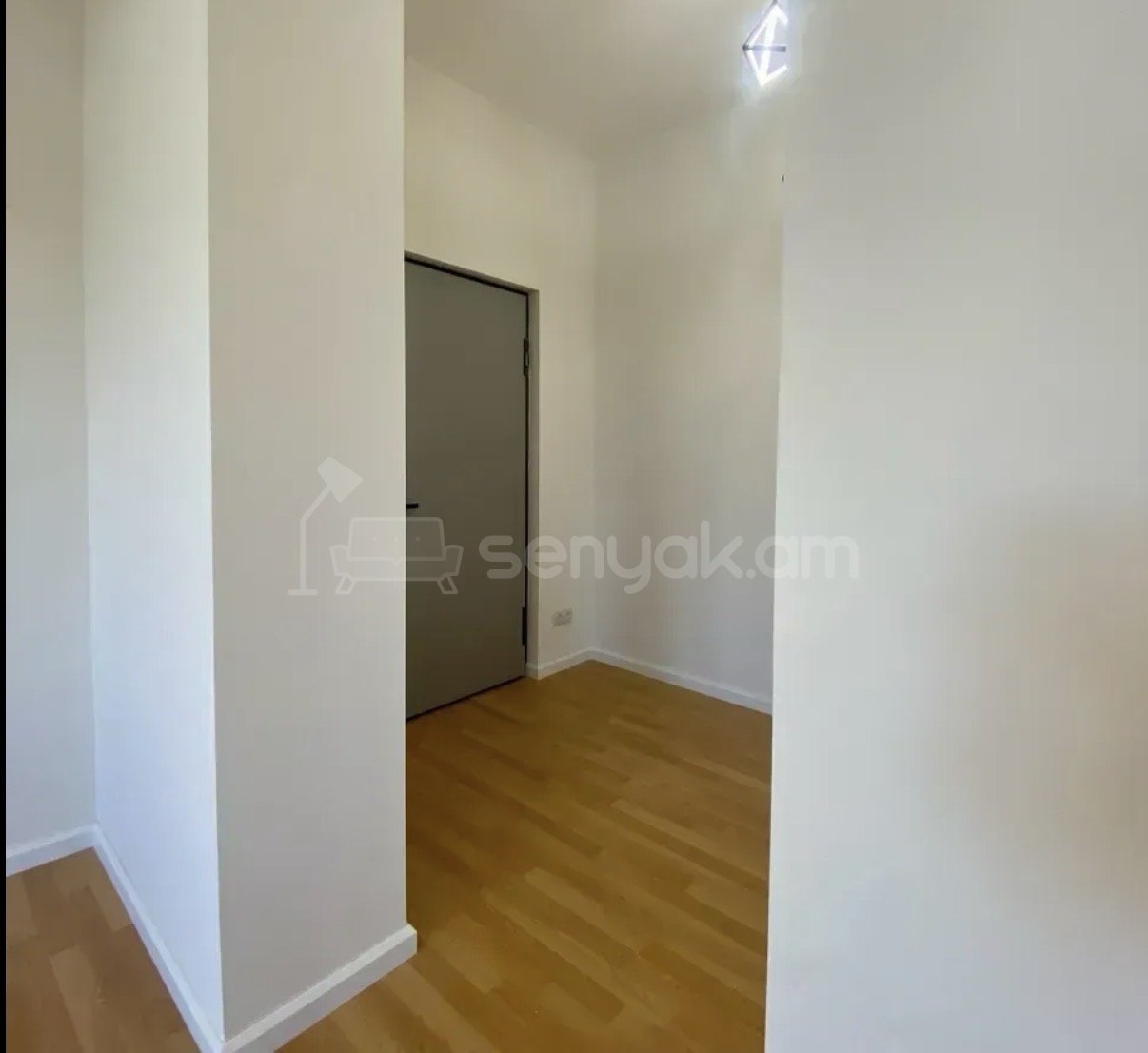 4 Սենյականոց Բնակարան Քարե Շենքում, 90քմ, 4/4 հարկ, Կապիտալ Վերանորոգված