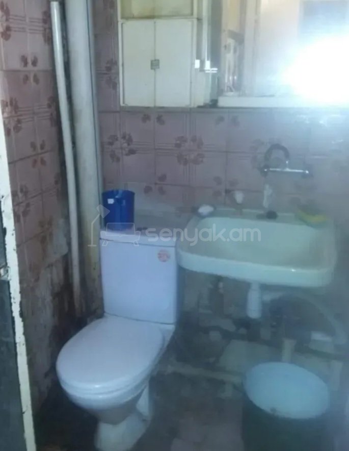 2 Սենյականոց Բնակարան Քարե Շենքում, 63քմ, 2/5 հարկ, Պետական Վիճակում