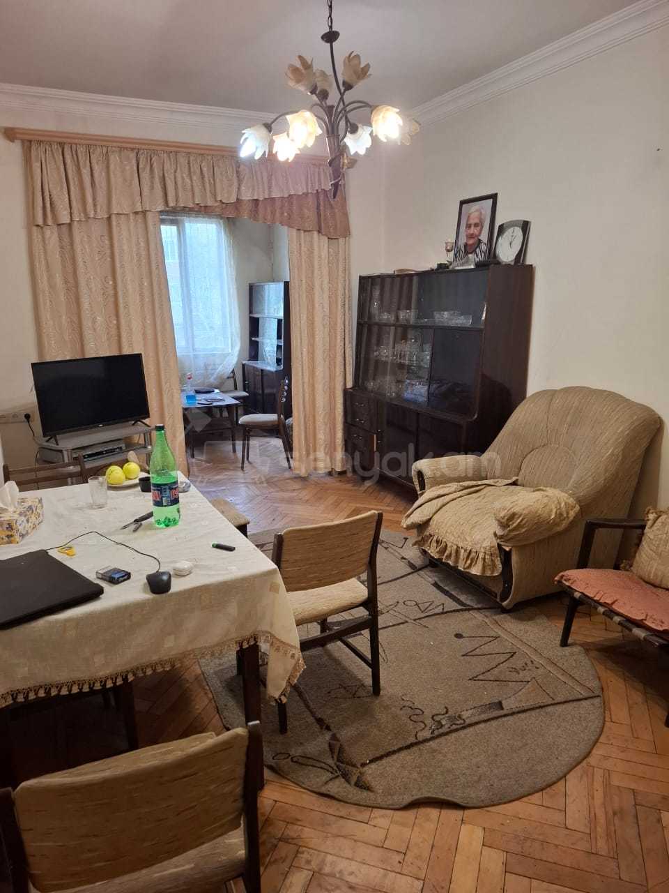 2 Սենյականոց Բնակարան Քարե Շենքում, 63քմ, 2/5 հարկ, Նորմալ Վիճակում