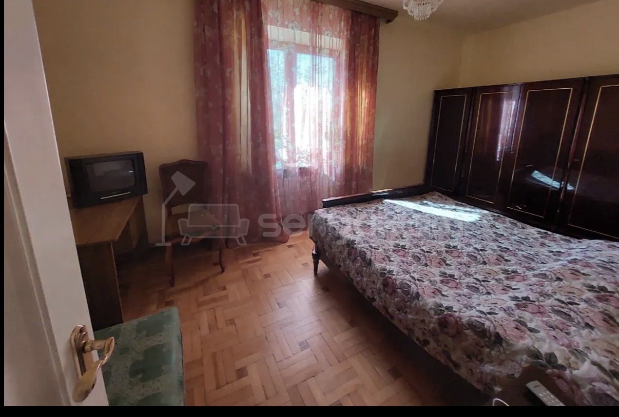 4 Սենյականոց Բնակարան Քարե Շենքում, 117քմ, 2/5 հարկ, Նորմալ Վիճակում