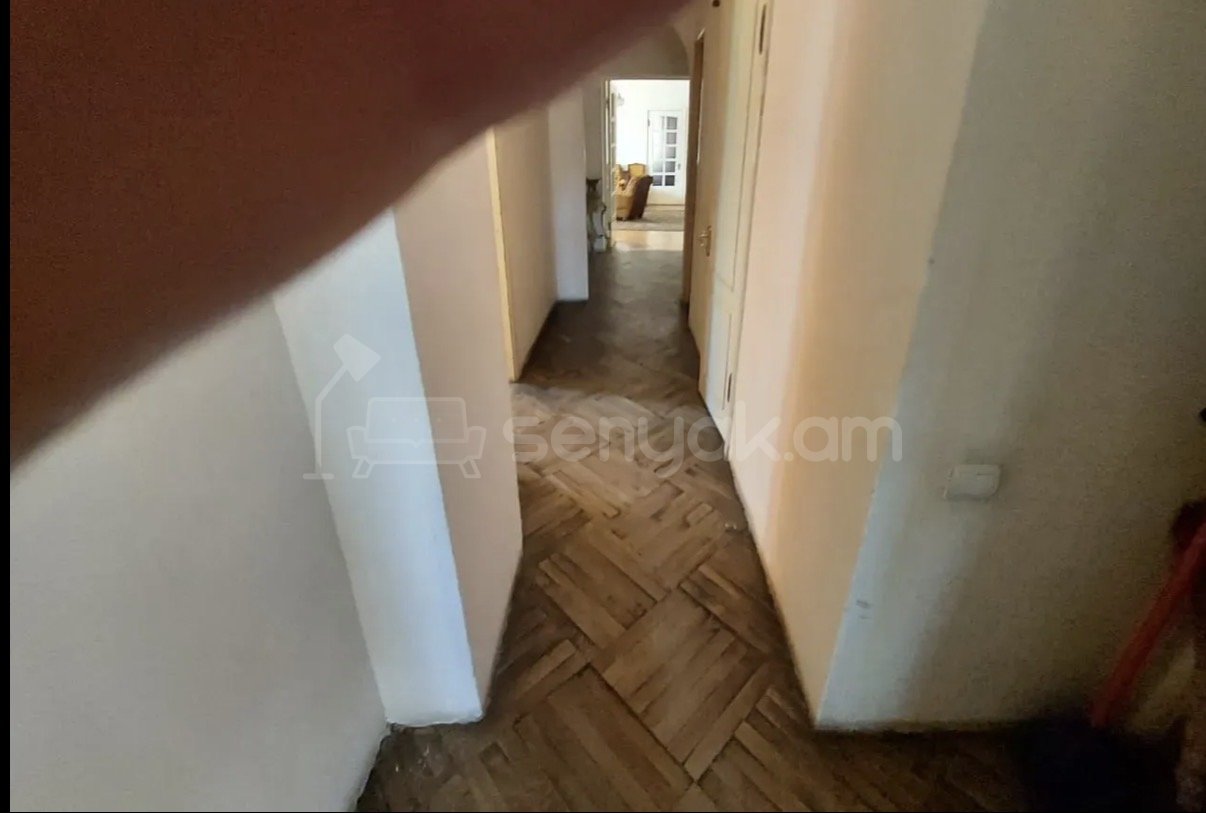 4 Սենյականոց Բնակարան Քարե Շենքում, 117քմ, 2/5 հարկ, Նորմալ Վիճակում
