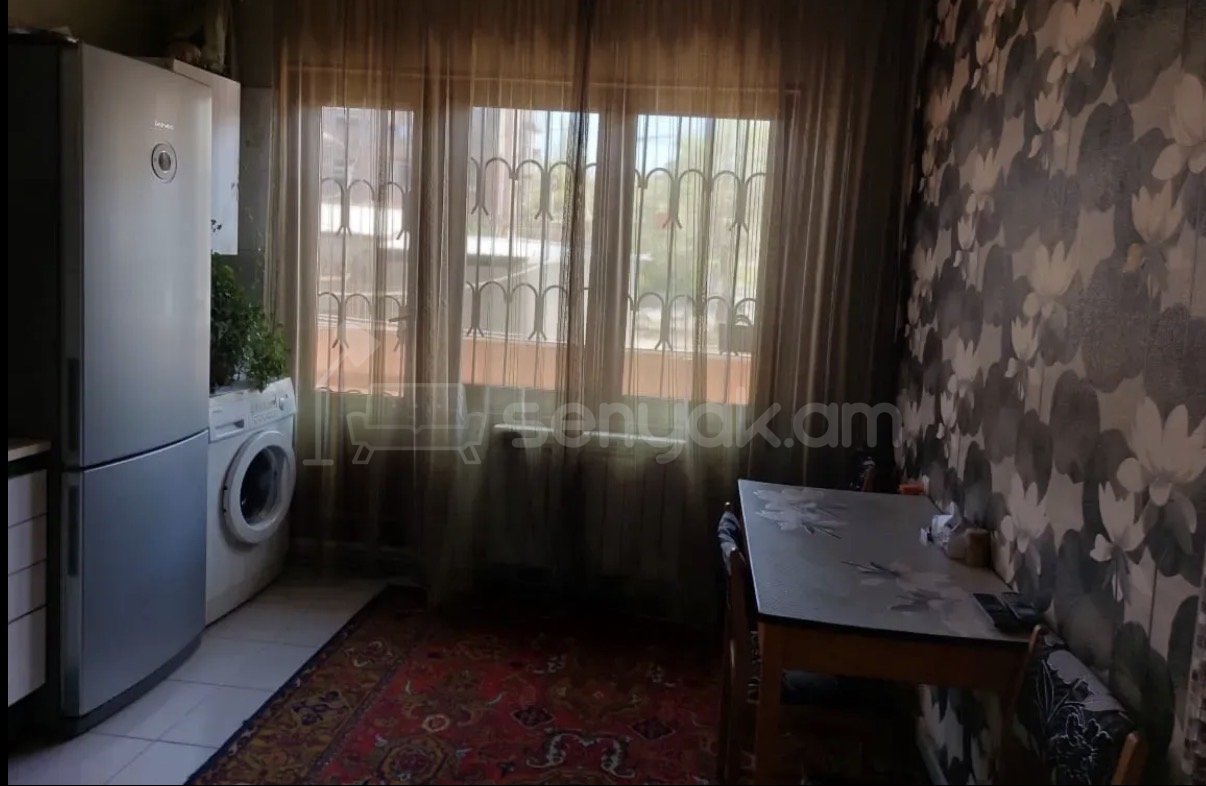 4 Սենյականոց Բնակարան Քարե Շենքում, 117քմ, 2/5 հարկ, Նորմալ Վիճակում