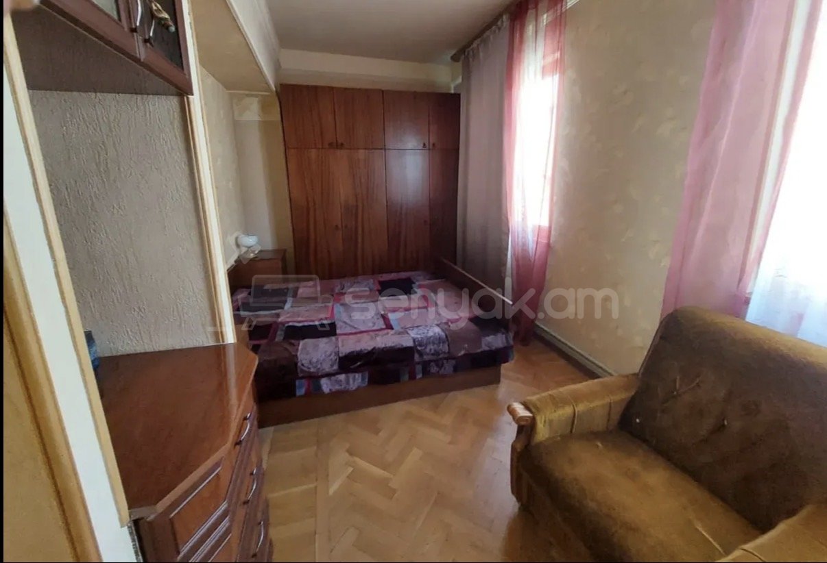 4 Սենյականոց Բնակարան Քարե Շենքում, 117քմ, 2/5 հարկ, Նորմալ Վիճակում