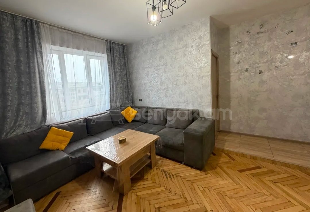 2 Սենյականոց Բնակարան Քարե Շենքում, 32քմ, 5/5 հարկ, Կապիտալ Վերանորոգված