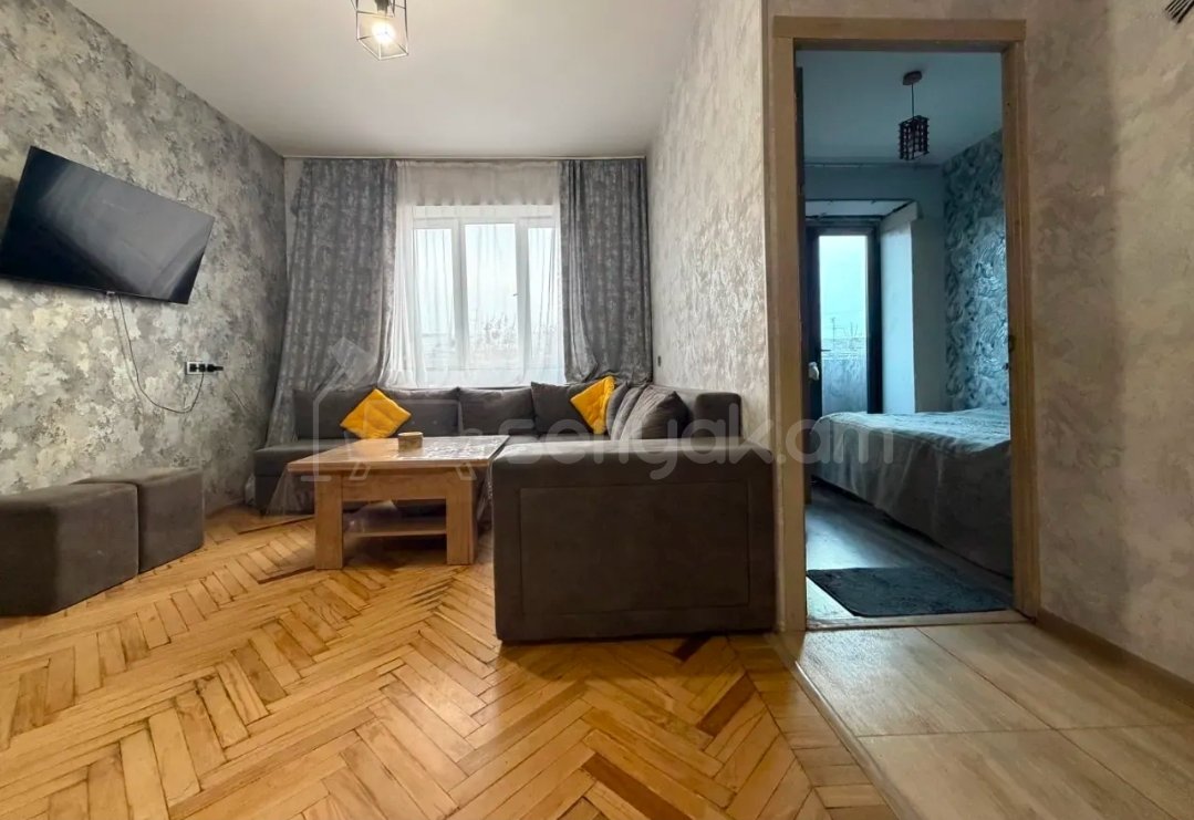 2 Սենյականոց Բնակարան Քարե Շենքում, 32քմ, 5/5 հարկ, Կապիտալ Վերանորոգված