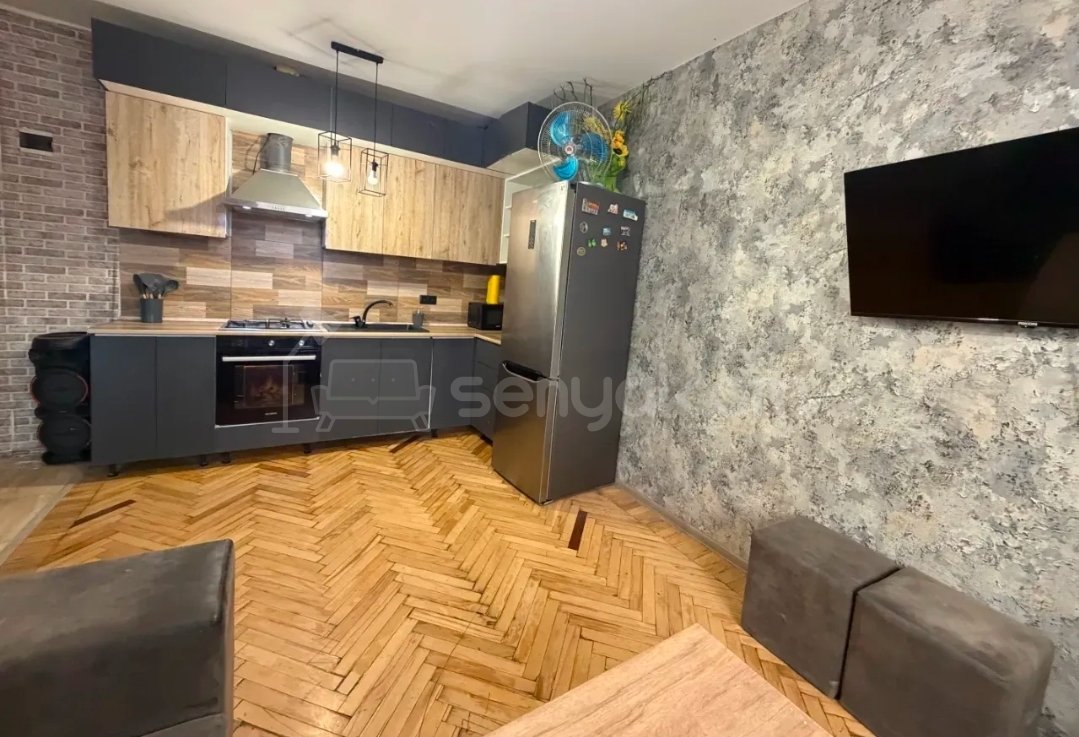 2 Սենյականոց Բնակարան Քարե Շենքում, 32քմ, 5/5 հարկ, Կապիտալ Վերանորոգված