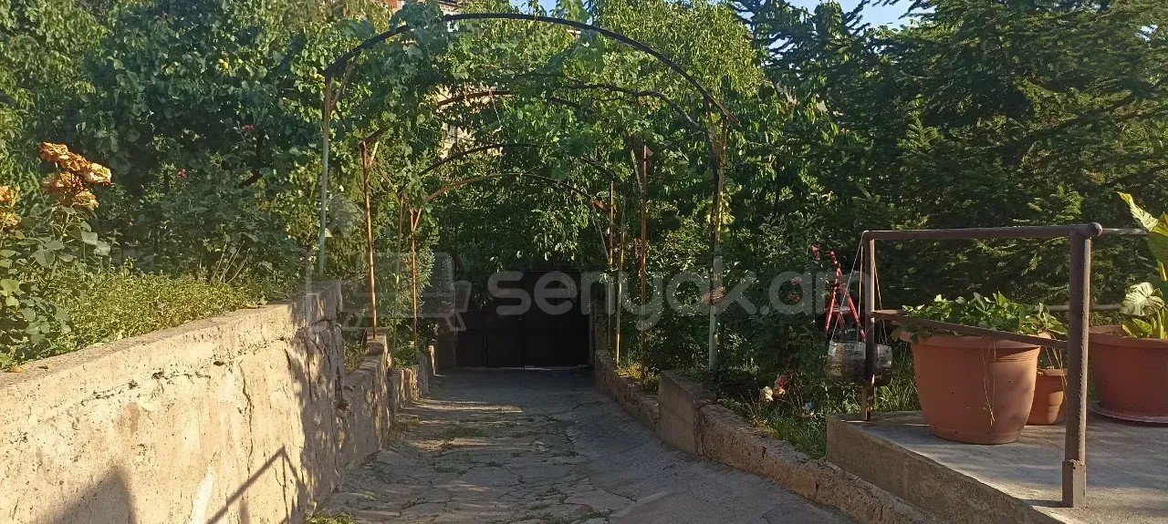4 Սենյականոց Սեփական Տուն, 275քմ, Կոսմետիկ Վերանորոգված, Ավտոտնակով