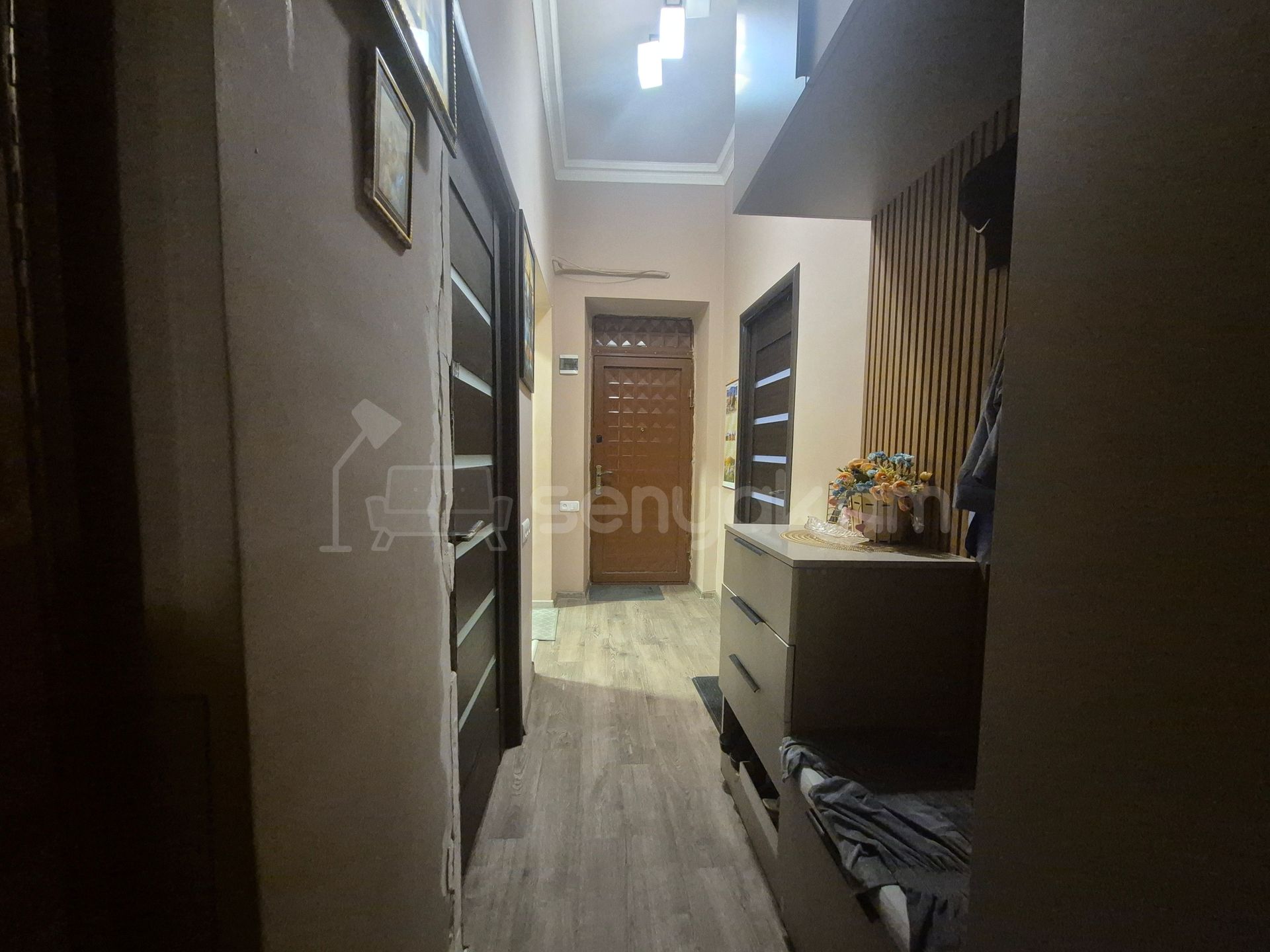 3 Սենյականոց Բնակարան Քարե Շենքում, 73քմ, 3/3 հարկ, Կոսմետիկ Վերանորոգված