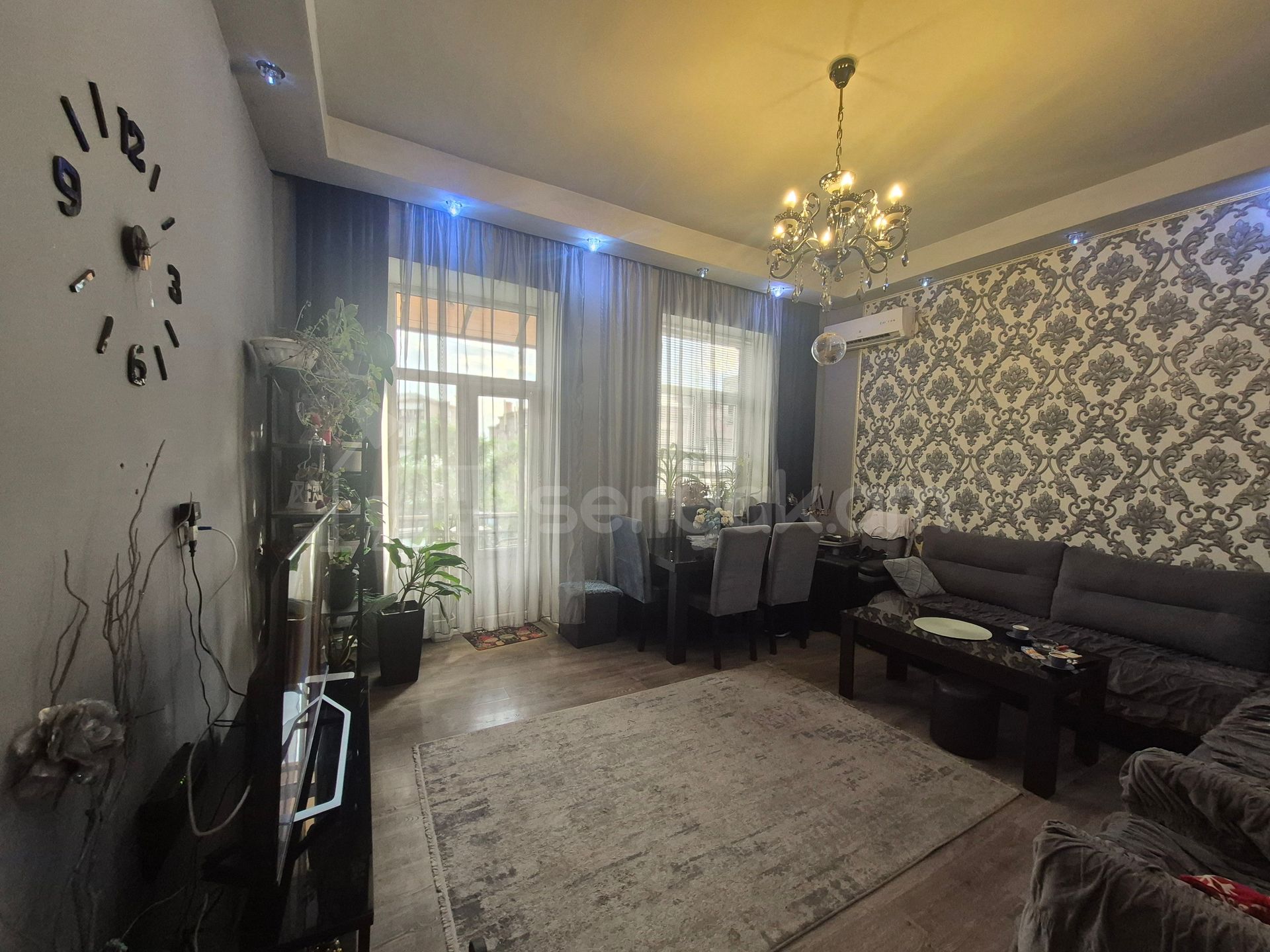 3 Սենյականոց Բնակարան Քարե Շենքում, 73քմ, 3/3 հարկ, Կոսմետիկ Վերանորոգված