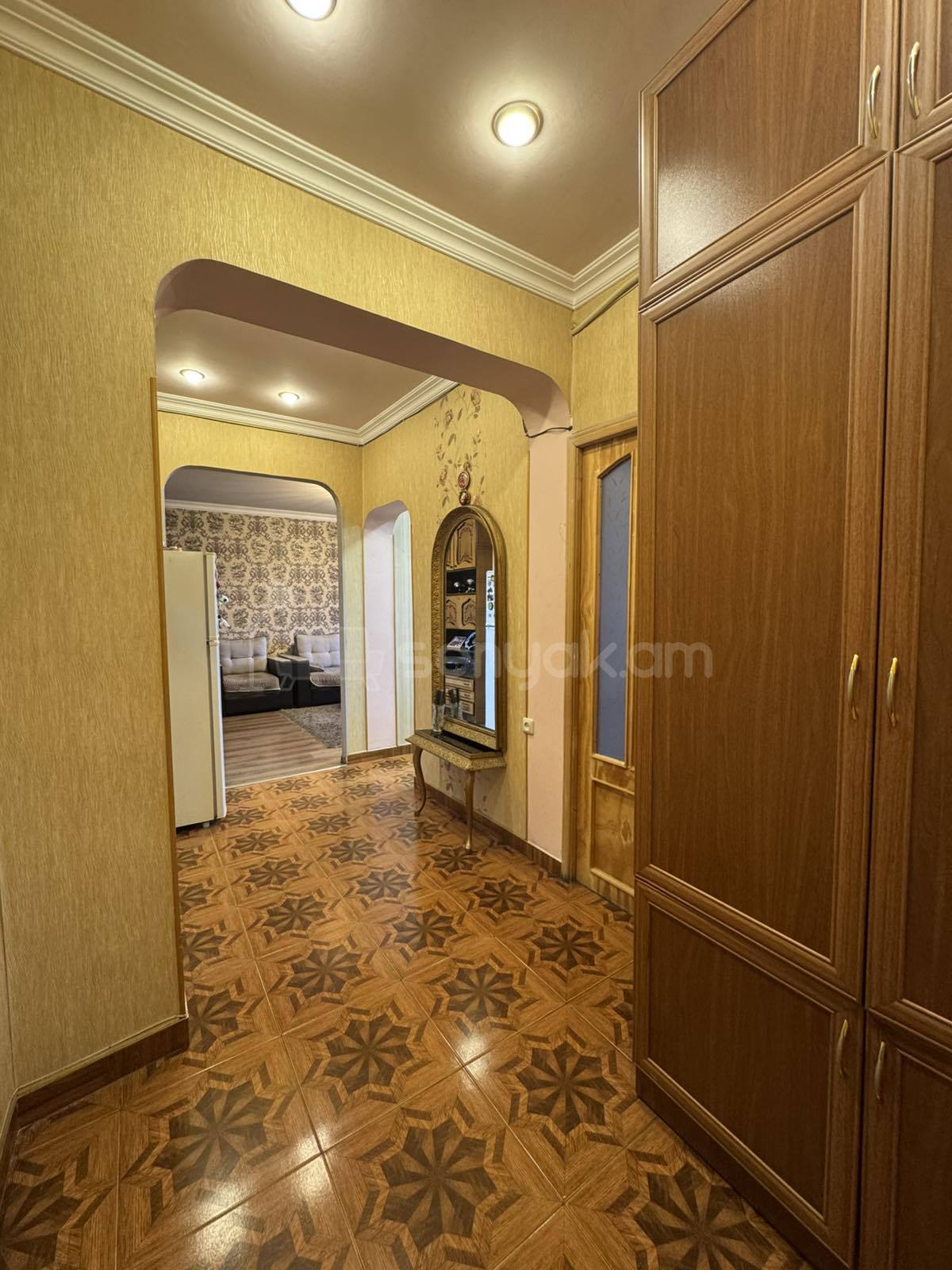 4 Սենյականոց Բնակարան, 90քմ, 5/9 հարկ, Նորմալ Վիճակում