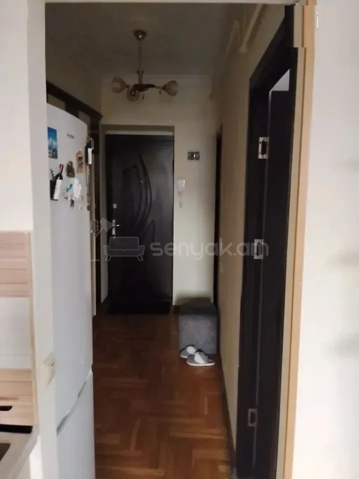 3 Սենյականոց Բնակարան Քարե Շենքում, 52քմ, 4/5 հարկ, Նորմալ Վիճակում