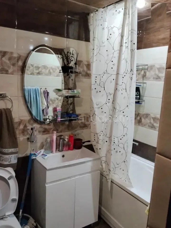 3 Սենյականոց Բնակարան Քարե Շենքում, 52քմ, 4/5 հարկ, Նորմալ Վիճակում