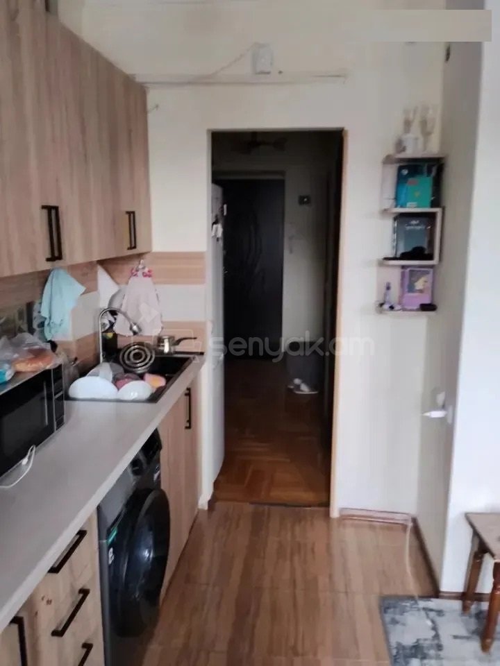 3 Սենյականոց Բնակարան Քարե Շենքում, 52քմ, 4/5 հարկ, Նորմալ Վիճակում