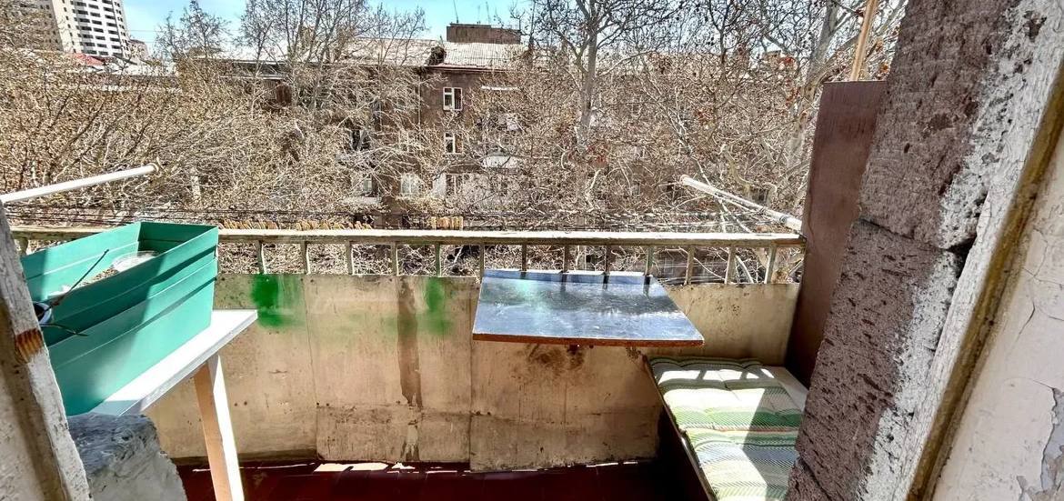 3 Սենյականոց Բնակարան Քարե Շենքում, 87քմ, 5/5 հարկ, Պետական Վիճակում