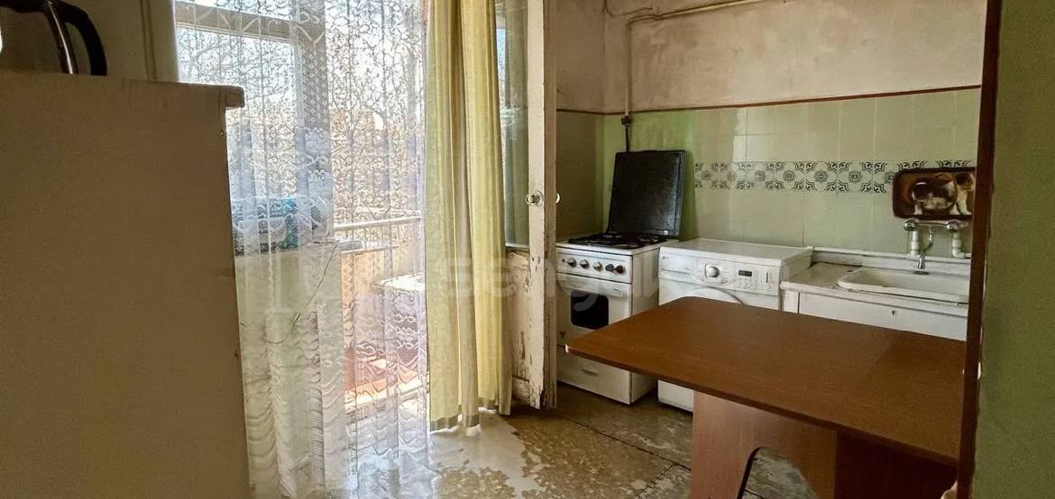 3 Սենյականոց Բնակարան Քարե Շենքում, 87քմ, 5/5 հարկ, Պետական Վիճակում