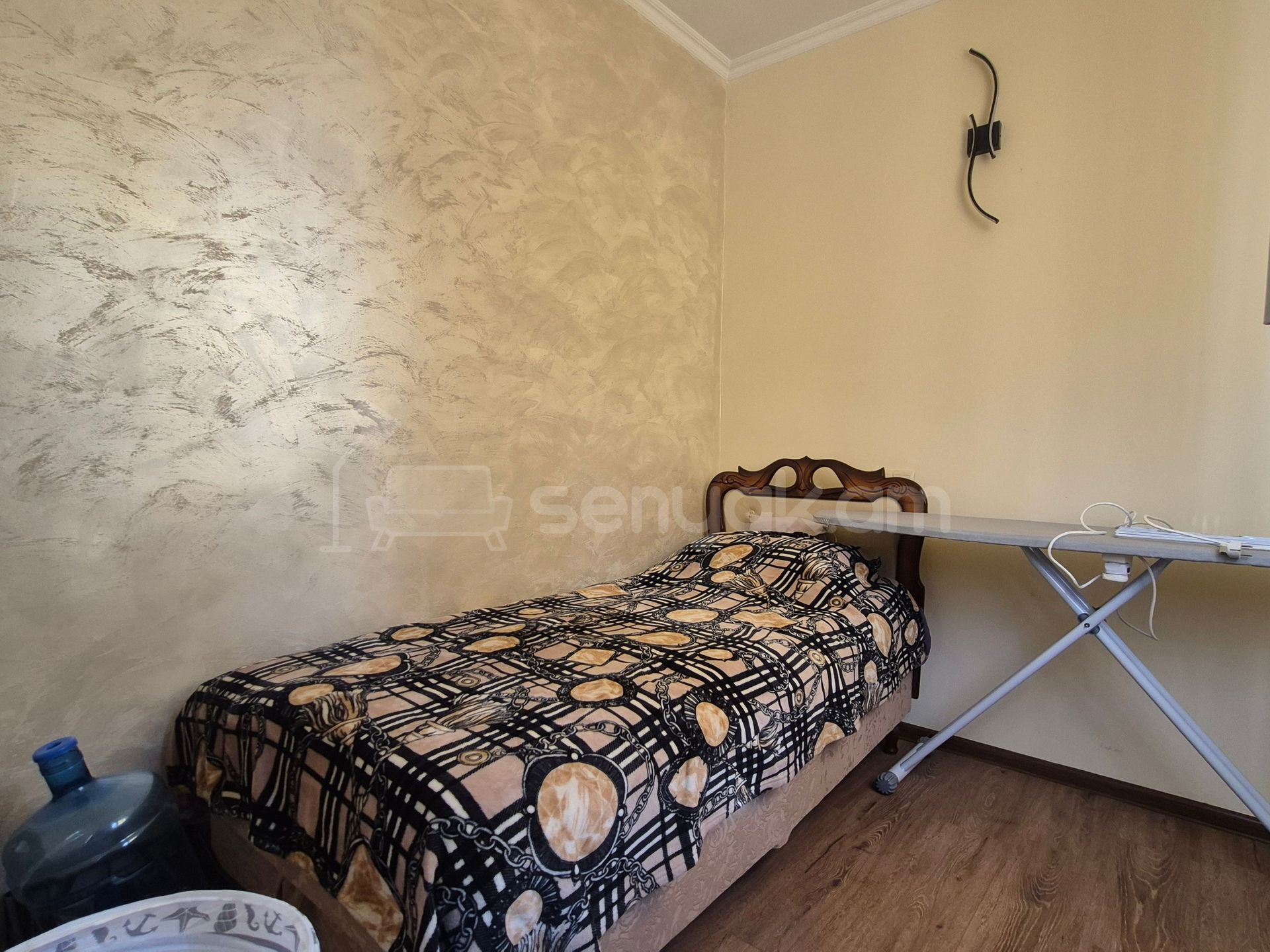 4 Սենյականոց Բնակարան Քարե Շենքում, 72քմ, 1/4 հարկ, Կապիտալ Վերանորոգված