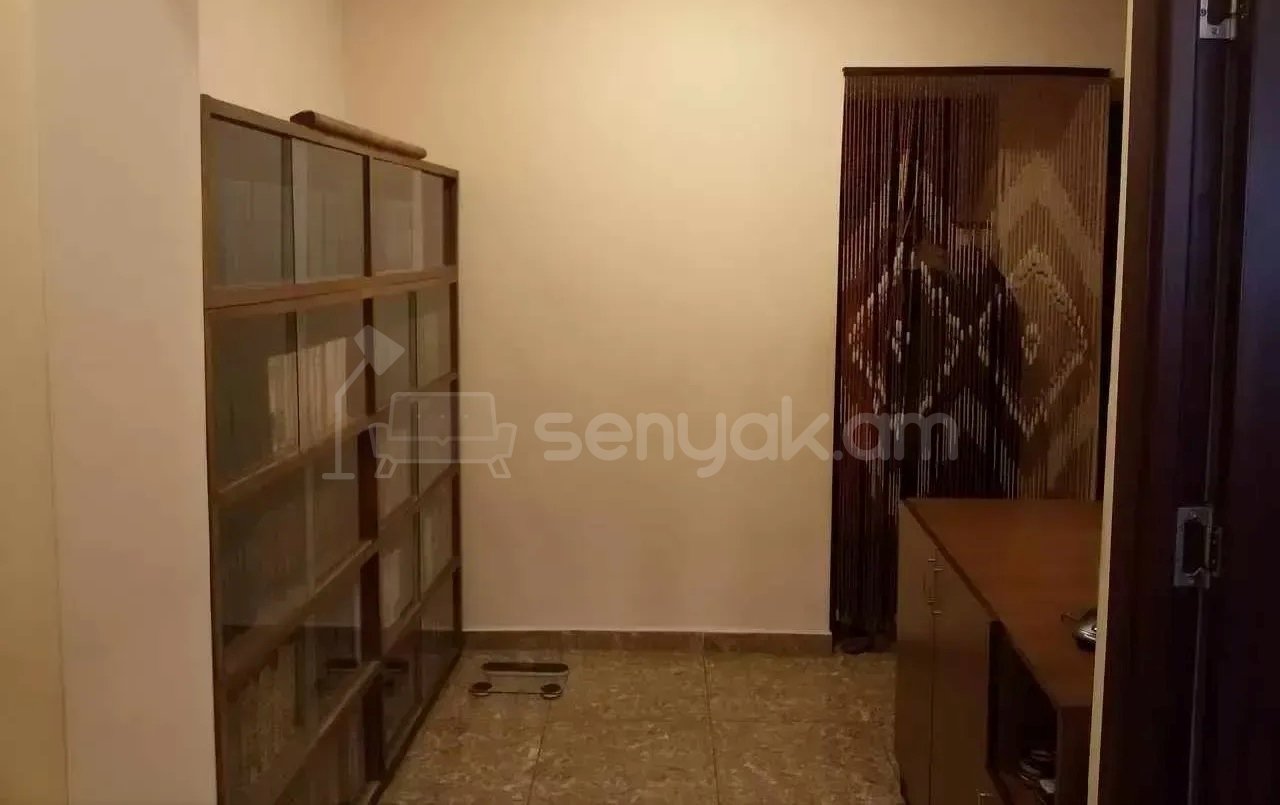 2 Սենյականոց Բնակարան Քարե Շենքում, 73քմ, 5/7 հարկ, Նորմալ Վիճակում