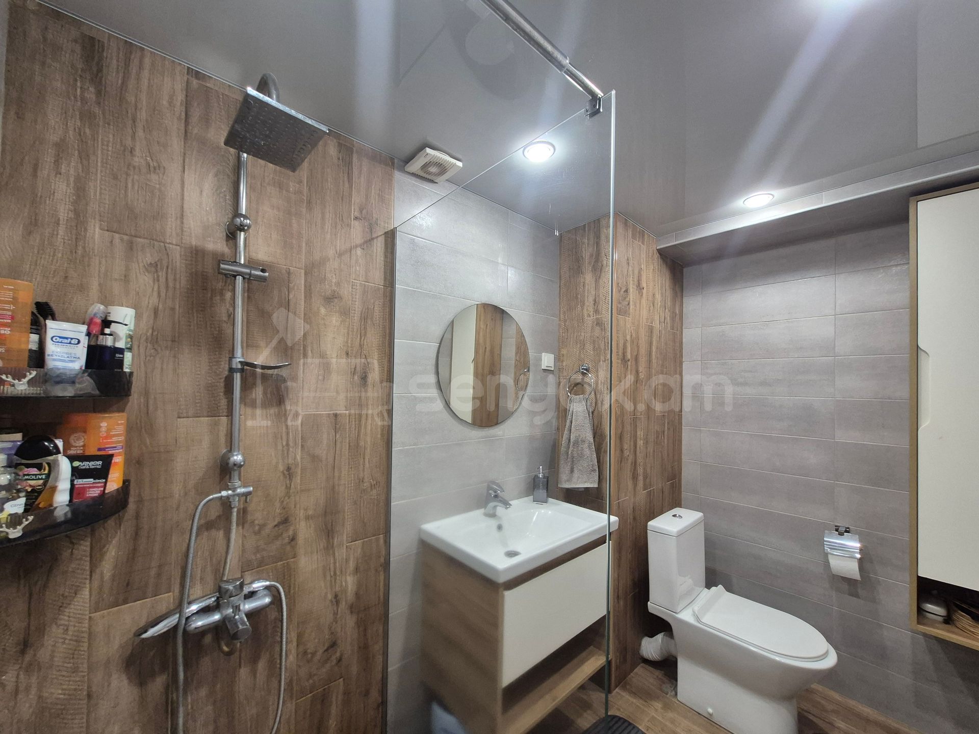 5 Սենյականոց Բնակարան Քարե Շենքում, 130քմ, 3/5 հարկ, Կապիտալ Վերանորոգված