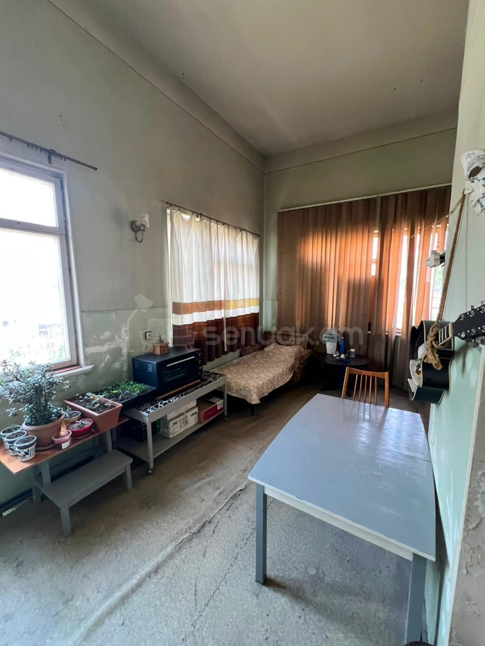 4 Սենյականոց Բնակարան Քարե Շենքում, 120քմ, 3/4 հարկ, Պետական Վիճակում