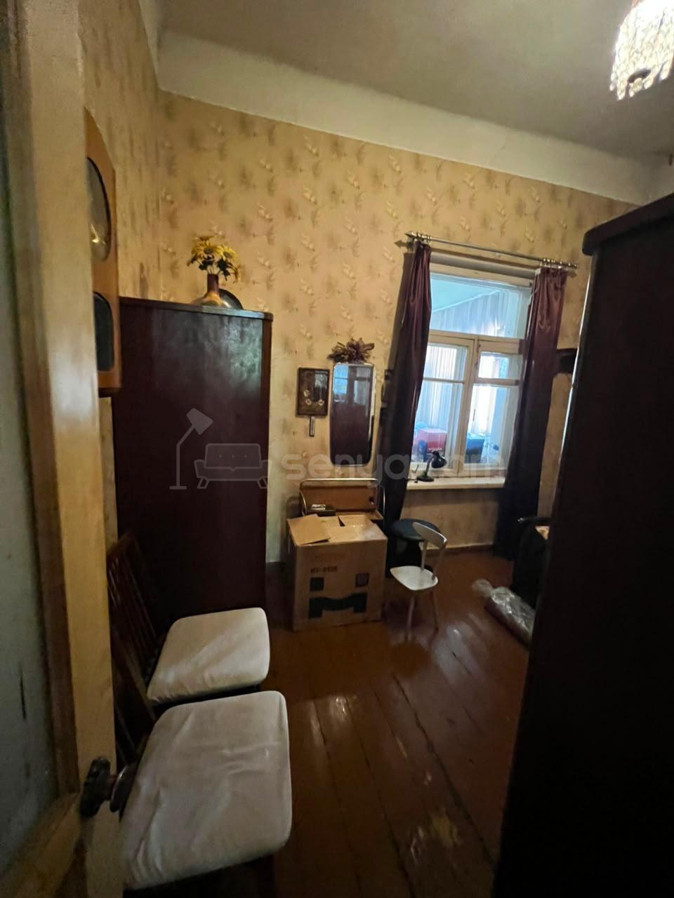4 Սենյականոց Բնակարան Քարե Շենքում, 120քմ, 3/4 հարկ, Պետական Վիճակում