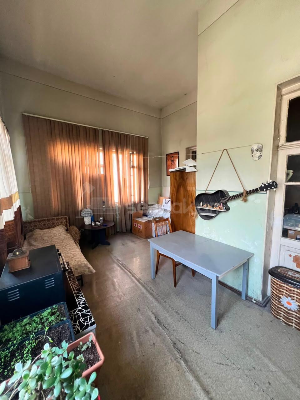4 Սենյականոց Բնակարան Քարե Շենքում, 120քմ, 3/4 հարկ, Պետական Վիճակում