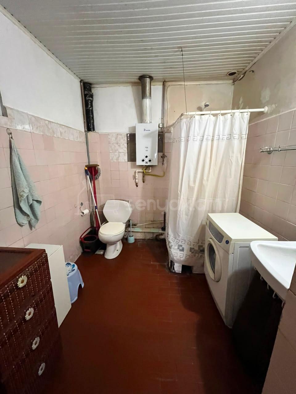 4 Սենյականոց Բնակարան Քարե Շենքում, 120քմ, 3/4 հարկ, Պետական Վիճակում