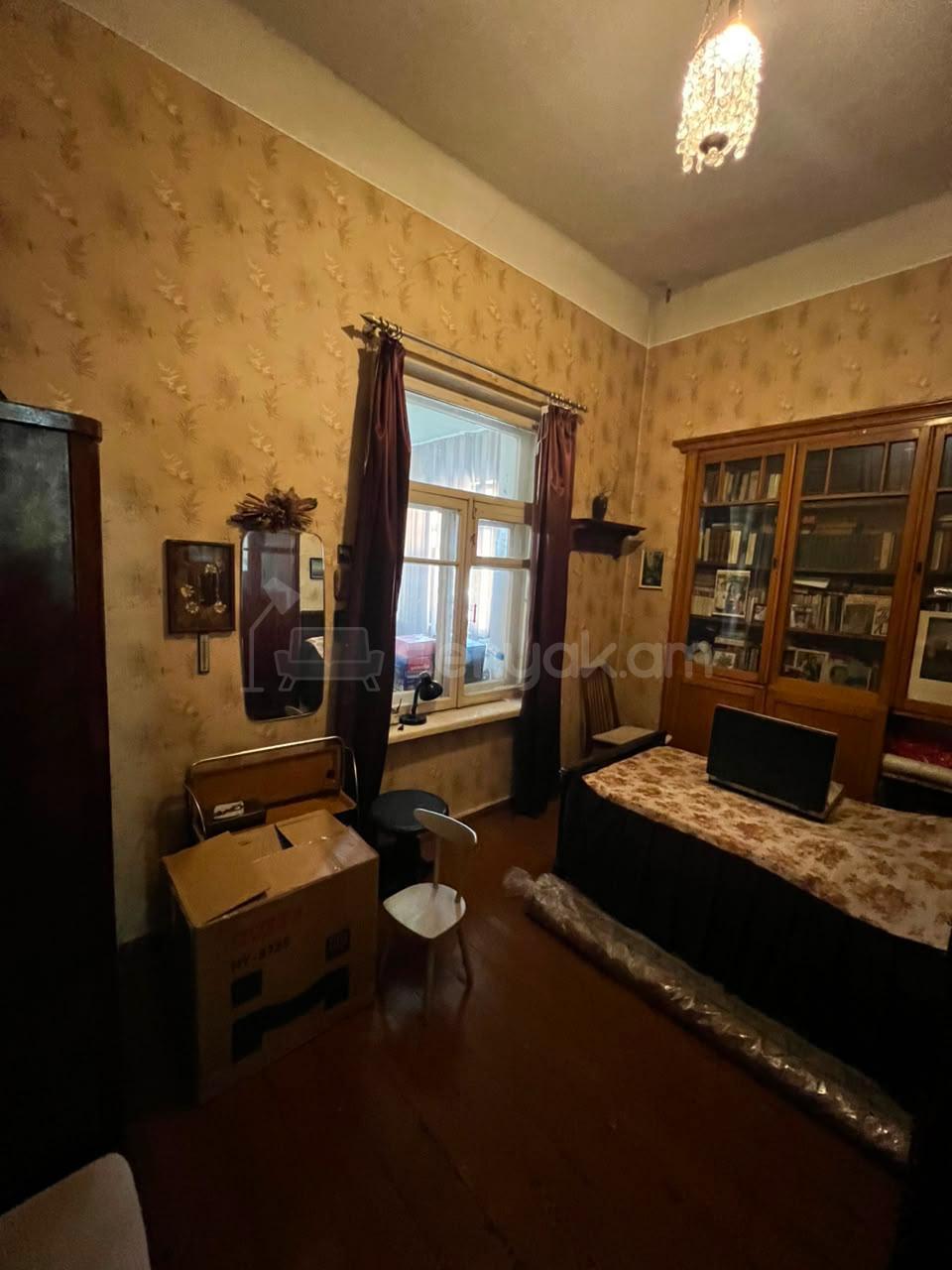 4 Սենյականոց Բնակարան Քարե Շենքում, 120քմ, 3/4 հարկ, Պետական Վիճակում