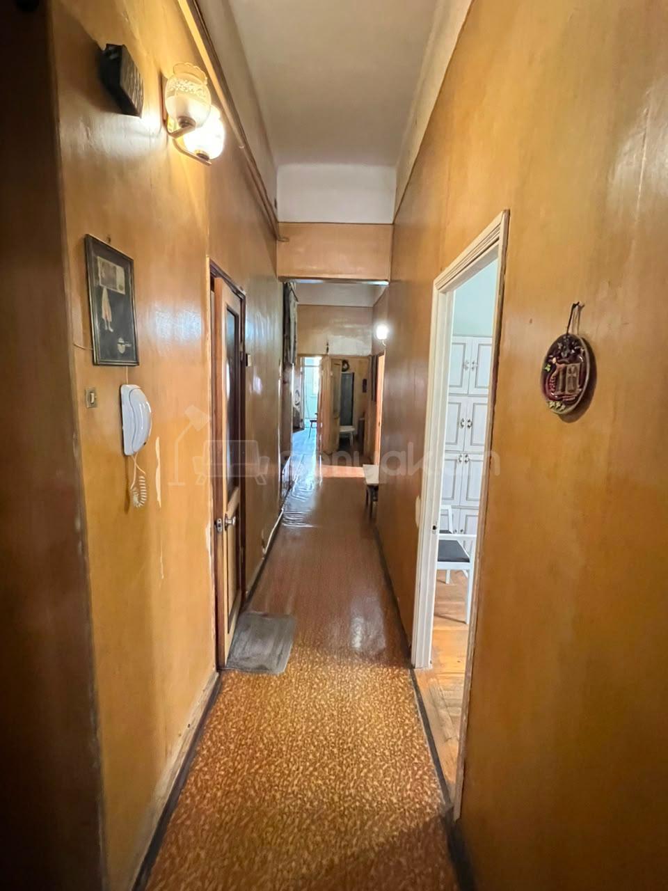 4 Սենյականոց Բնակարան Քարե Շենքում, 120քմ, 3/4 հարկ, Պետական Վիճակում