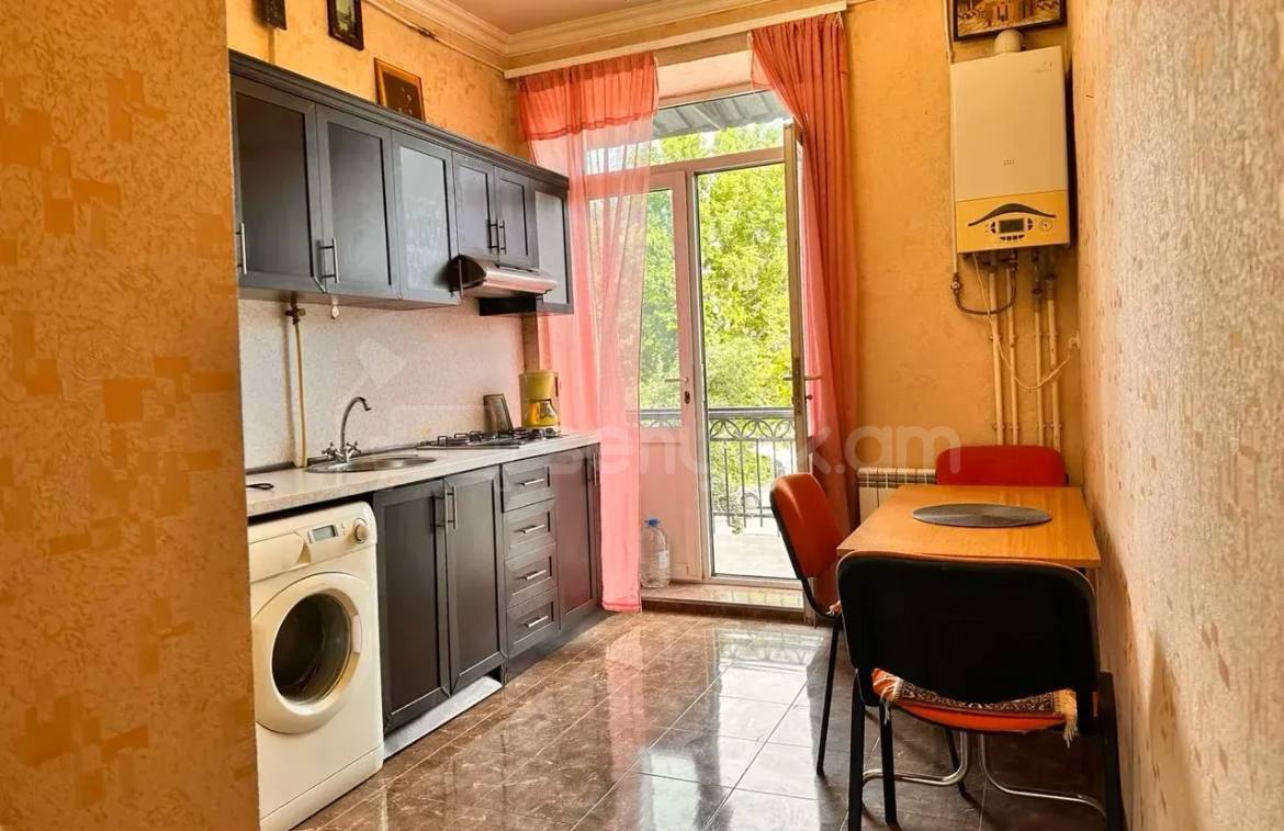 1 Սենյականոց Բնակարան Քարե Շենքում, 48քմ, 4/5 հարկ, Կոսմետիկ Վերանորոգված, Կահավորված, Արևկող