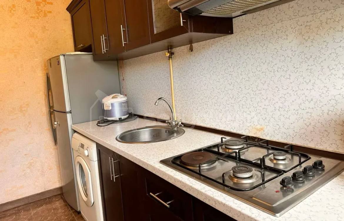 1 Սենյականոց Բնակարան Քարե Շենքում, 48քմ, 4/5 հարկ, Կոսմետիկ Վերանորոգված, Կահավորված, Արևկող