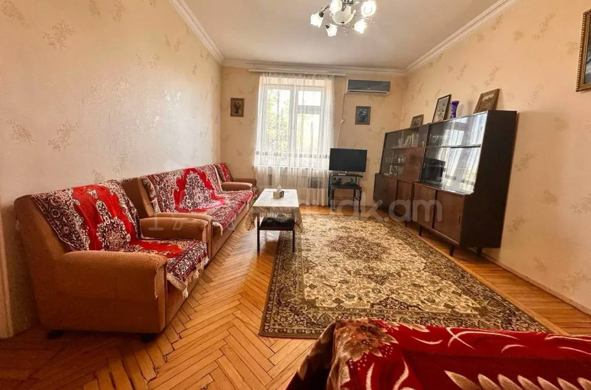 1 Սենյականոց Բնակարան Քարե Շենքում, 48քմ, 4/5 հարկ, Կապիտալ Վերանորոգված, Կահավորված