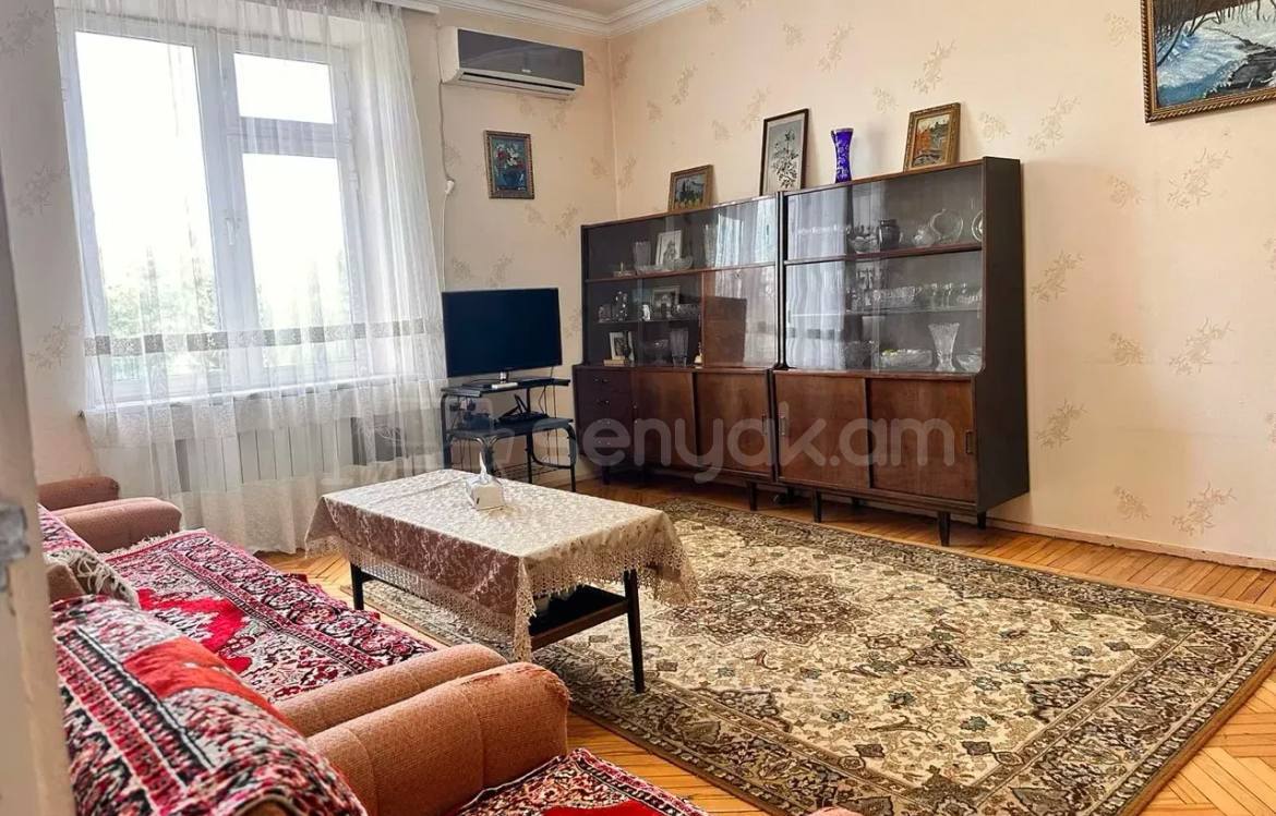1 Սենյականոց Բնակարան Քարե Շենքում, 48քմ, 4/5 հարկ, Կապիտալ Վերանորոգված, Կահավորված
