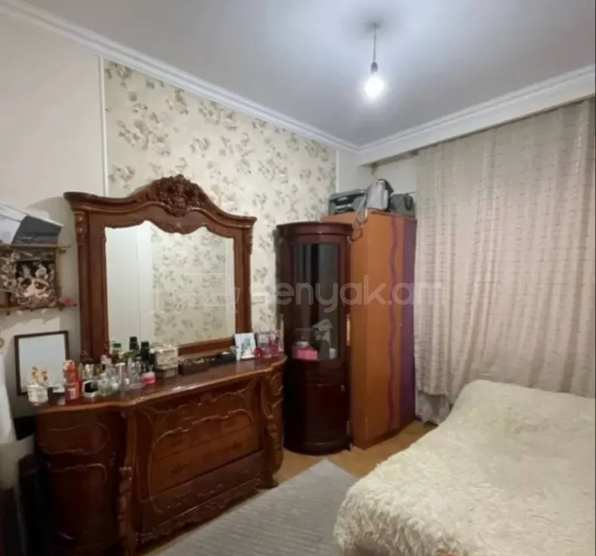 4 Սենյականոց Բնակարան Քարե Շենքում, 77քմ, 2/3 հարկ, Կապիտալ Վերանորոգված