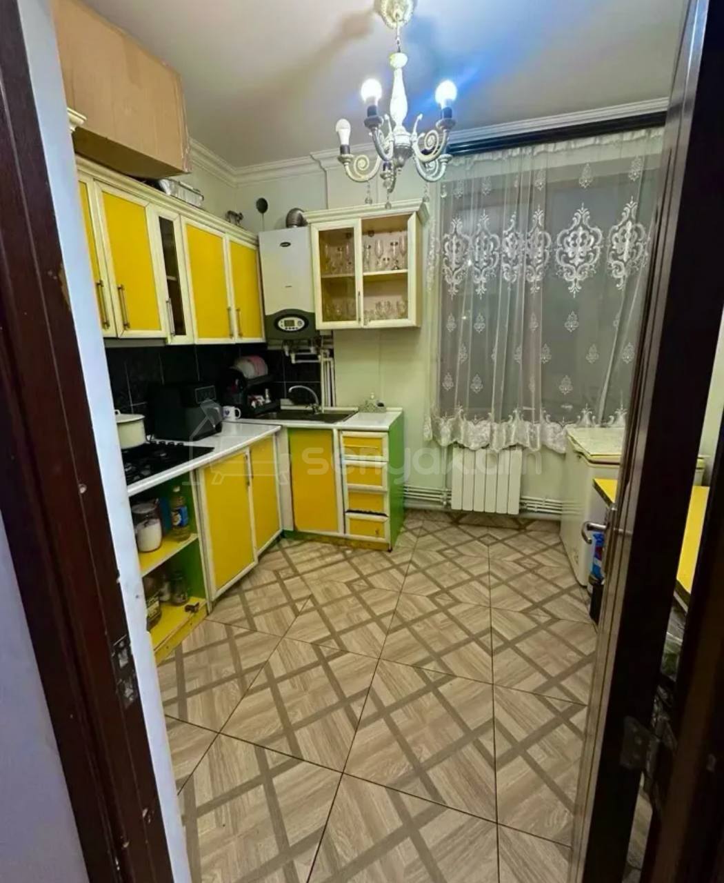 4 Սենյականոց Բնակարան Քարե Շենքում, 77քմ, 2/3 հարկ, Կապիտալ Վերանորոգված