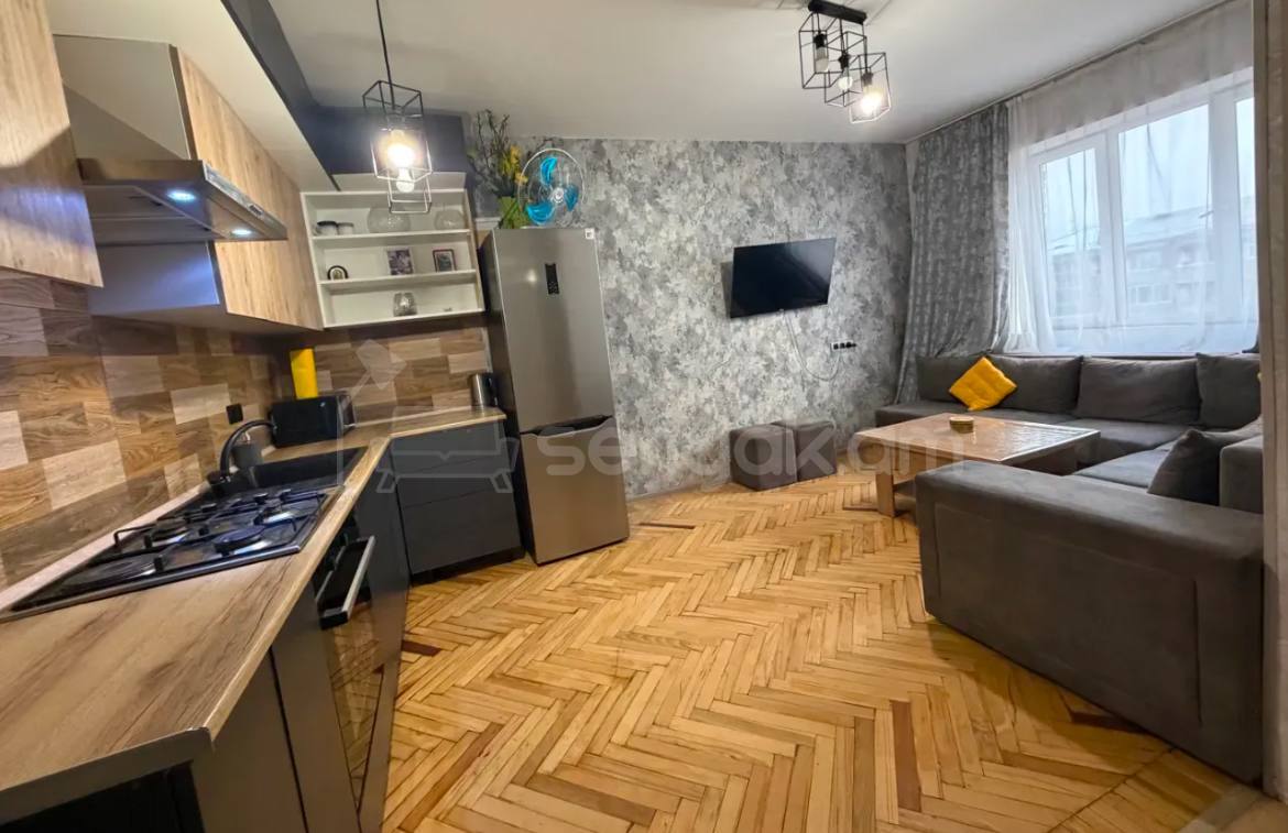 2 Սենյականոց Բնակարան Քարե Շենքում, 32քմ, 5/5 հարկ, Կապիտալ Վերանորոգված
