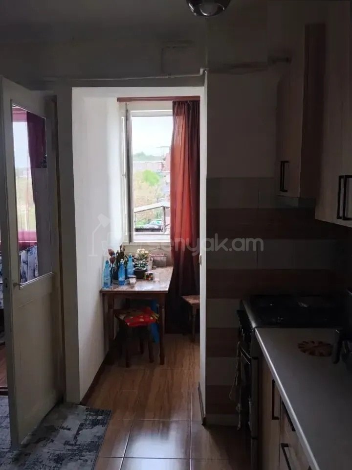 2 Սենյականոց Բնակարան Քարե Շենքում, 52քմ, 4/5 հարկ, Նորմալ Վիճակում