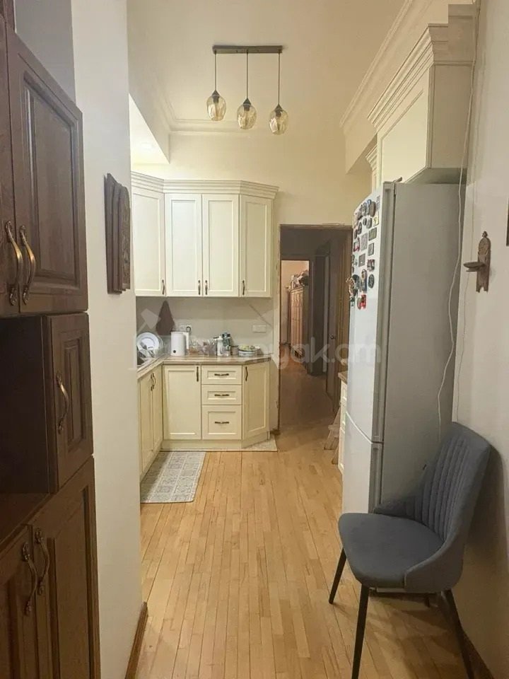 3 Սենյականոց Բնակարան Քարե Շենքում, 90քմ, 2/4 հարկ, Կապիտալ Վերանորոգված