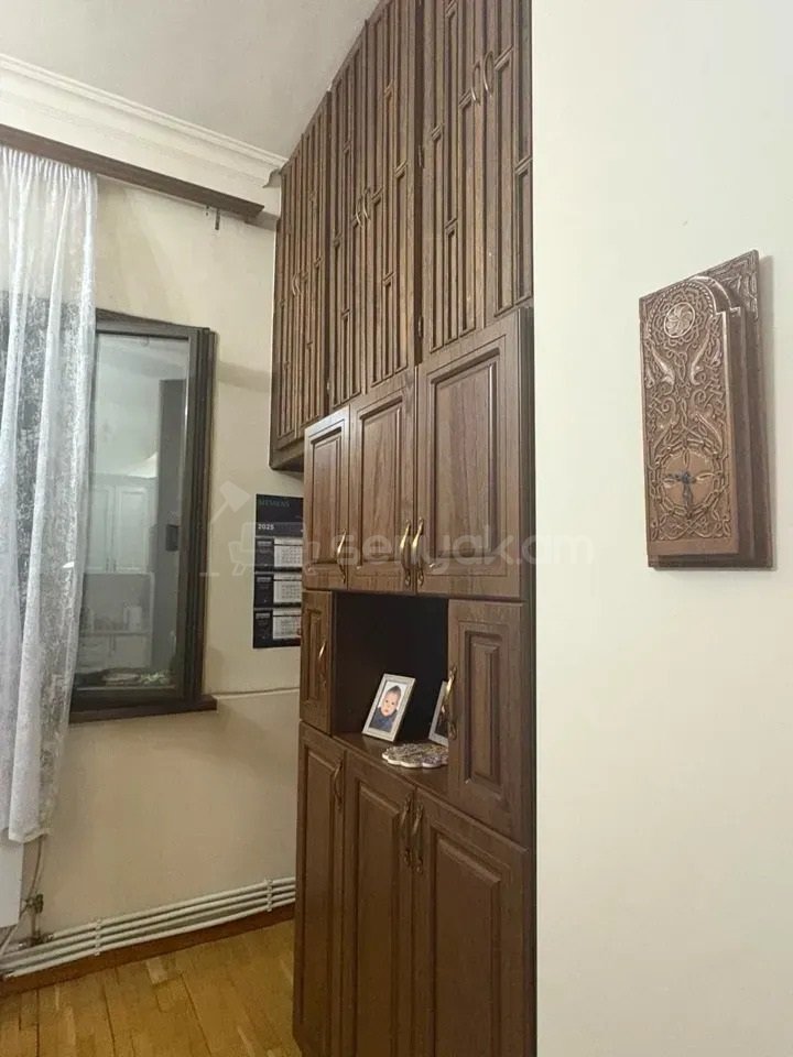 3 Սենյականոց Բնակարան Քարե Շենքում, 90քմ, 2/4 հարկ, Կապիտալ Վերանորոգված
