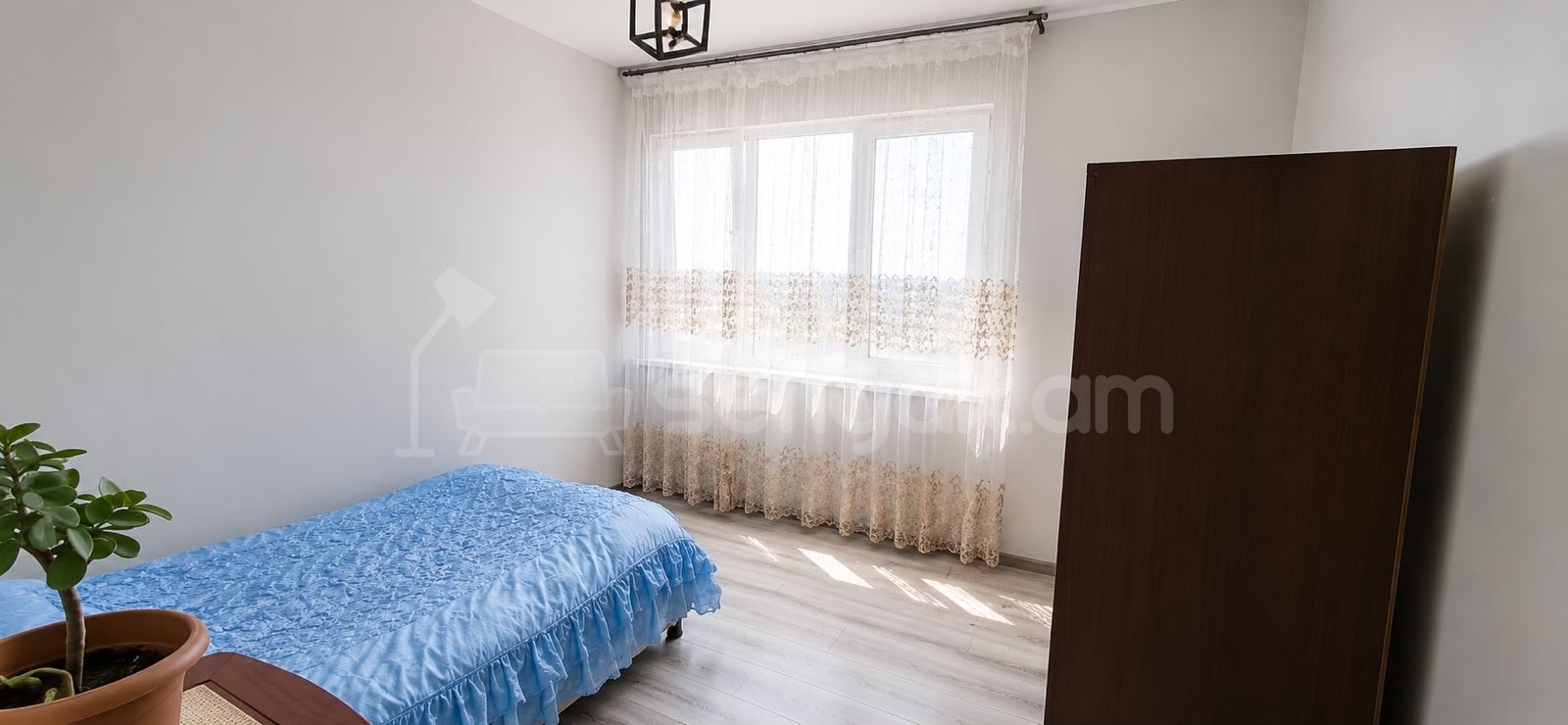 3 Սենյականոց Բնակարան, 70քմ, 12/12 հարկ, Նորմալ Վիճակում