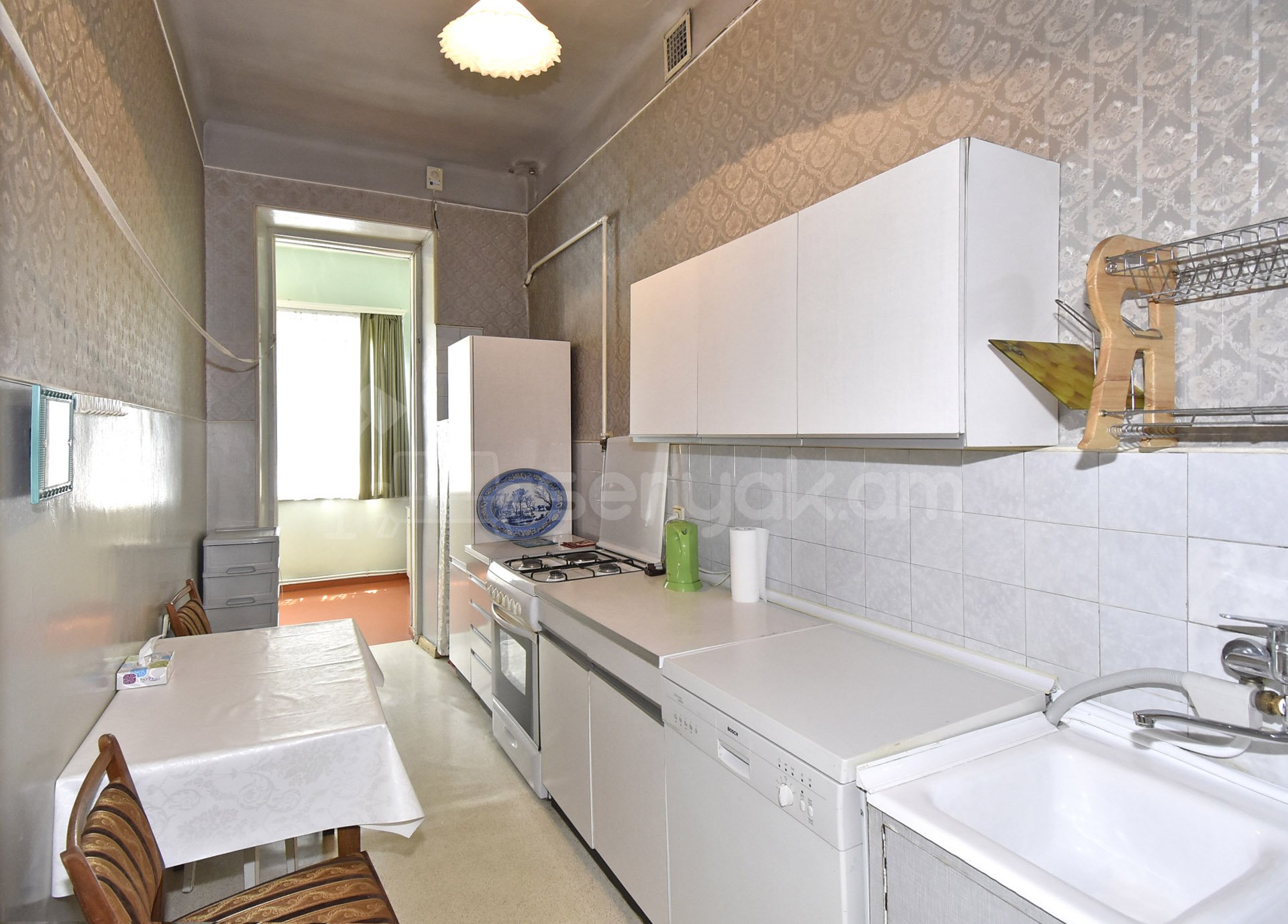 3 Սենյականոց Բնակարան Քարե Շենքում, 85քմ, 2/4 հարկ, Նորմալ Վիճակում