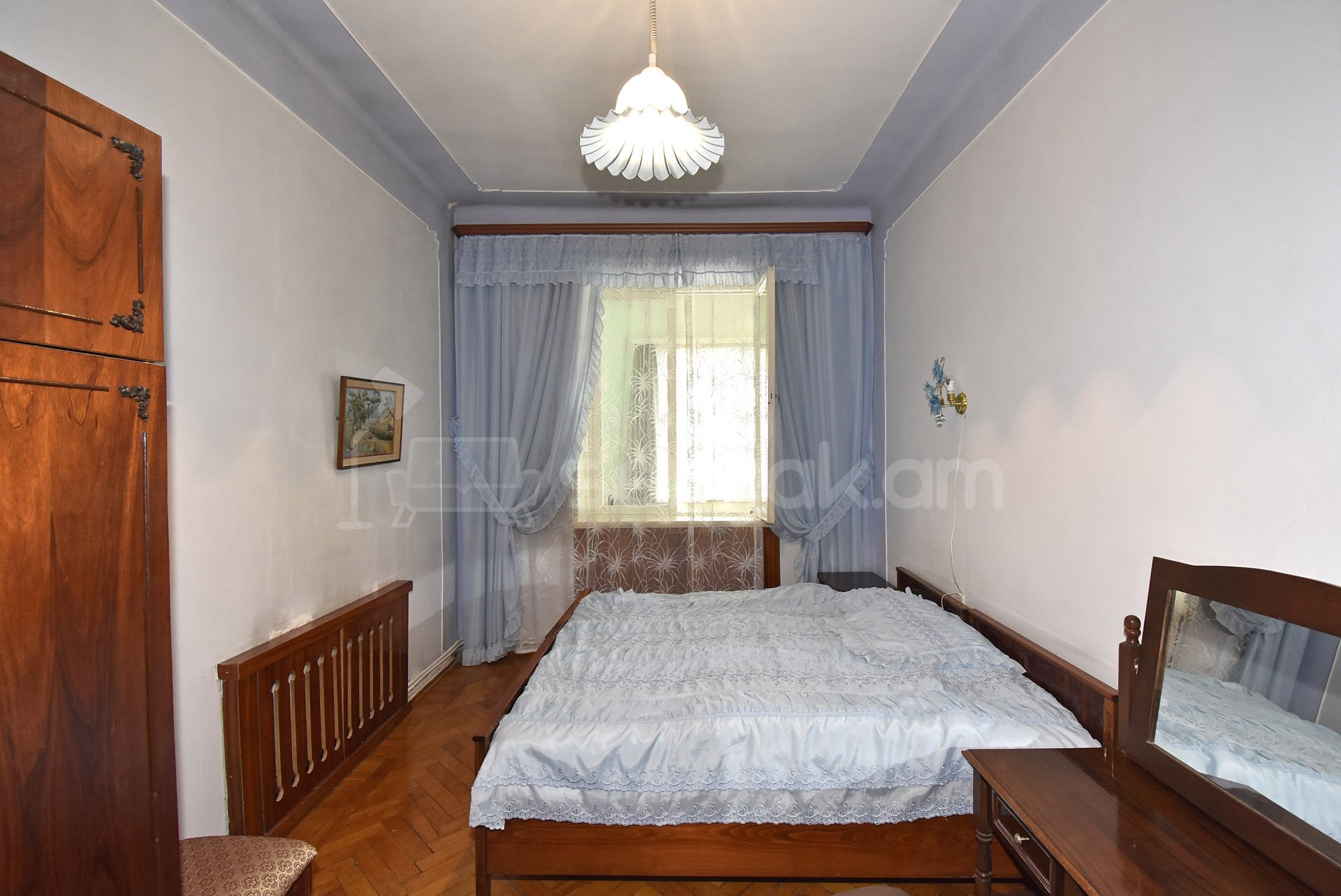 3 Սենյականոց Բնակարան Քարե Շենքում, 85քմ, 2/4 հարկ, Նորմալ Վիճակում
