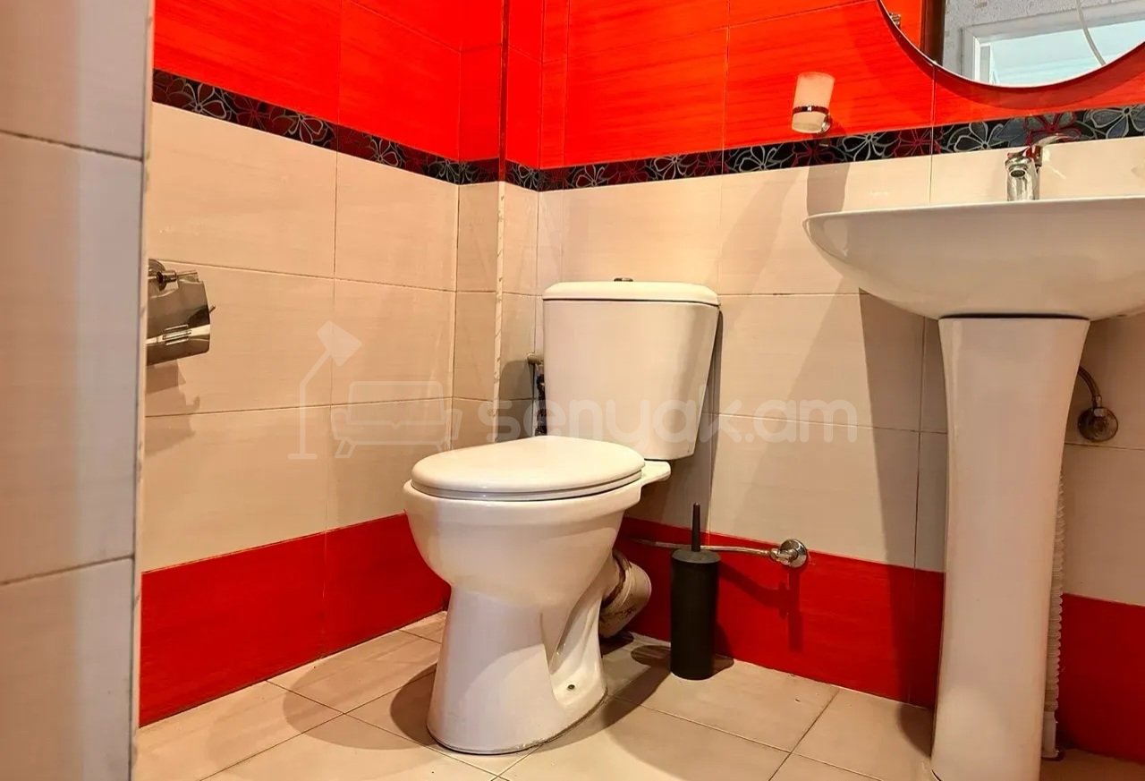 1 Սենյականոց Բնակարան Քարե Շենքում, 48քմ, 4/5 հարկ, Կապիտալ Վերանորոգված, Կահավորված