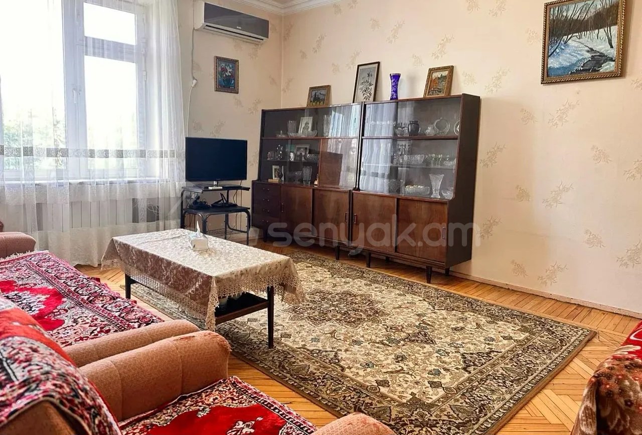 1 Սենյականոց Բնակարան Քարե Շենքում, 48քմ, 4/5 հարկ, Կապիտալ Վերանորոգված, Կահավորված