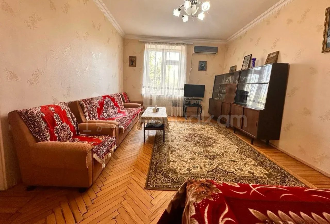 1 Սենյականոց Բնակարան Քարե Շենքում, 48քմ, 4/5 հարկ, Կապիտալ Վերանորոգված, Կահավորված